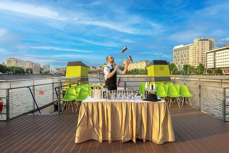 Речные трамвайчики и прогулки по Москве-реке: отдых и новые впечатления