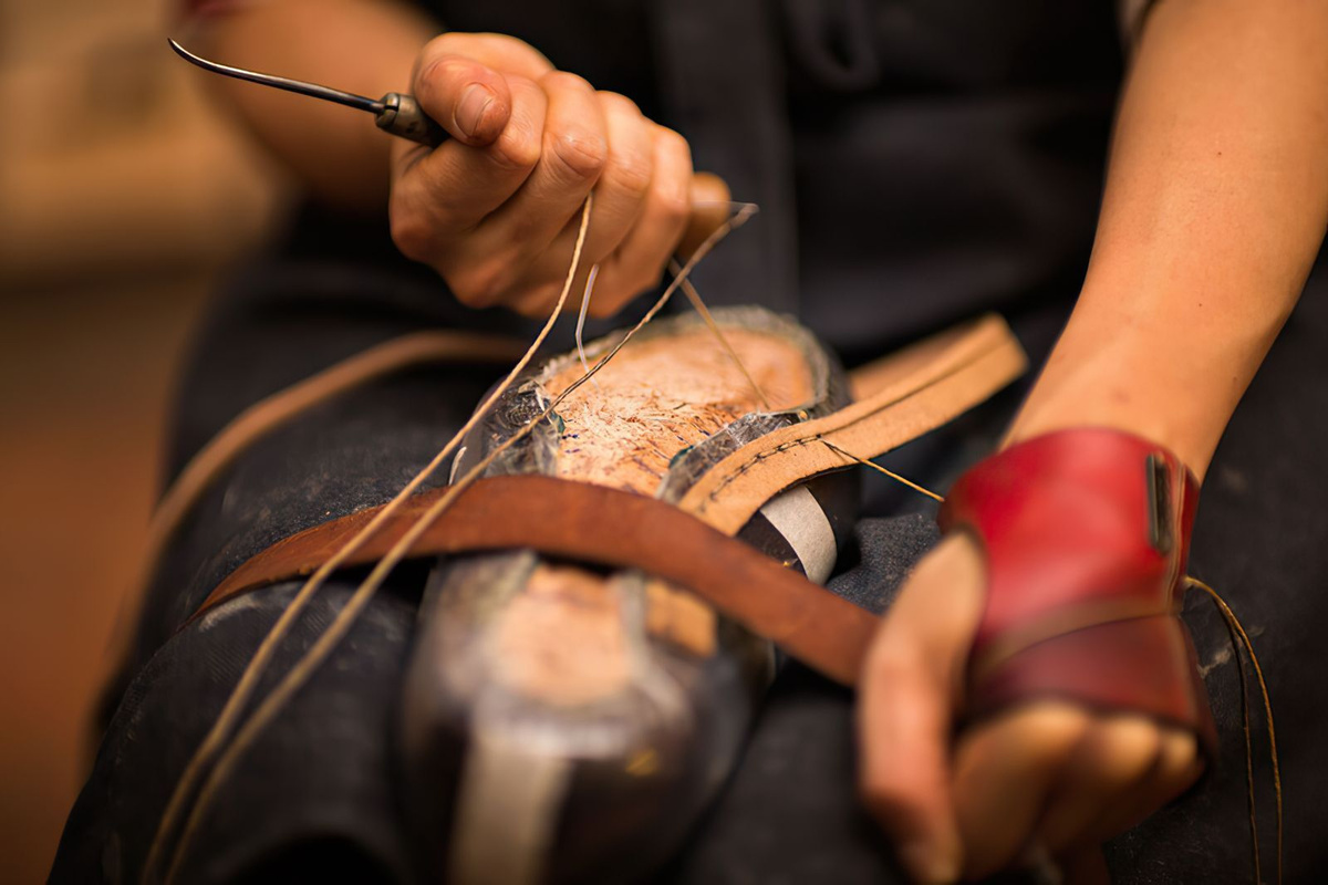 Обувные материалы: типы, свойства и применение в производстве обуви